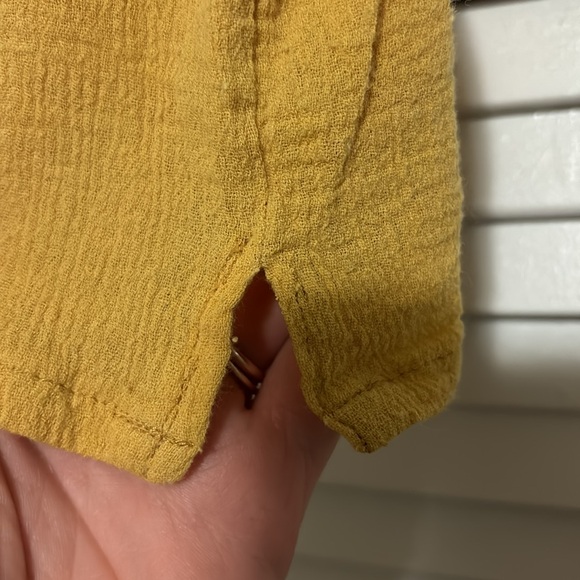 Gold button down crop top - Picture 3 of 3